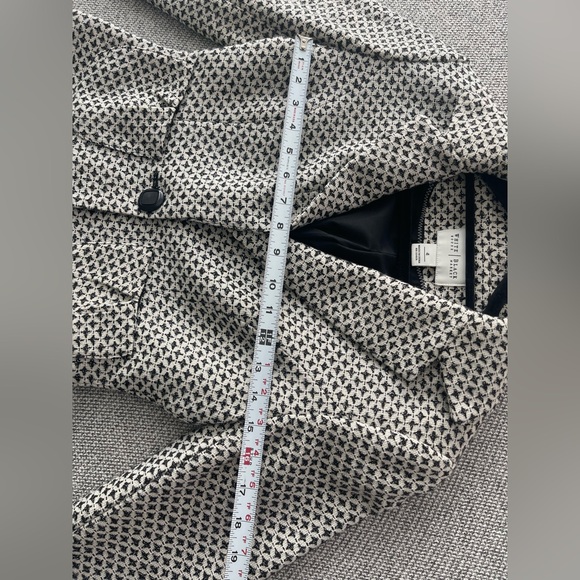 White House Black Market Black and White Cropped Blazer - Picture 7 of 16